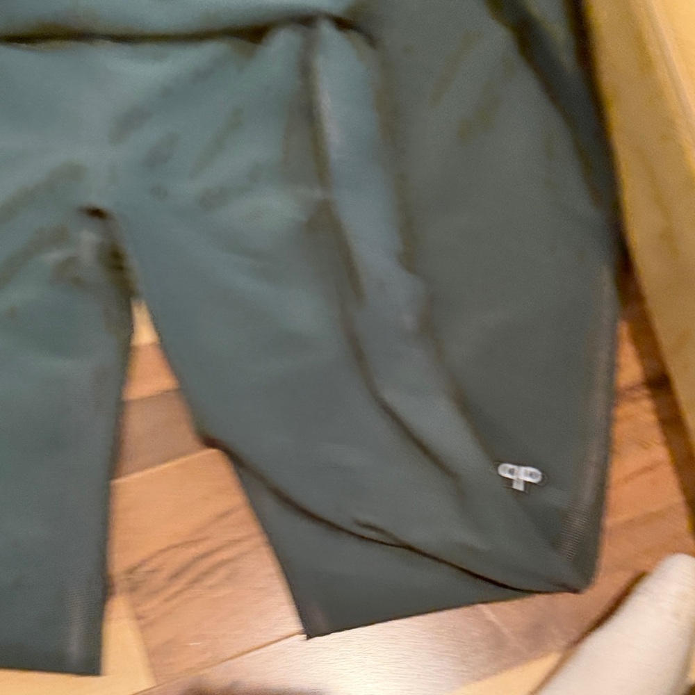 Alo Women's Green Flared Pants - Picture 5 of 7